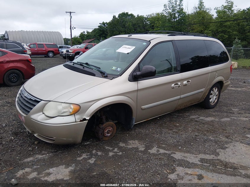 2006 CHRYSLER TOWN & COUNTRY auction photo 2