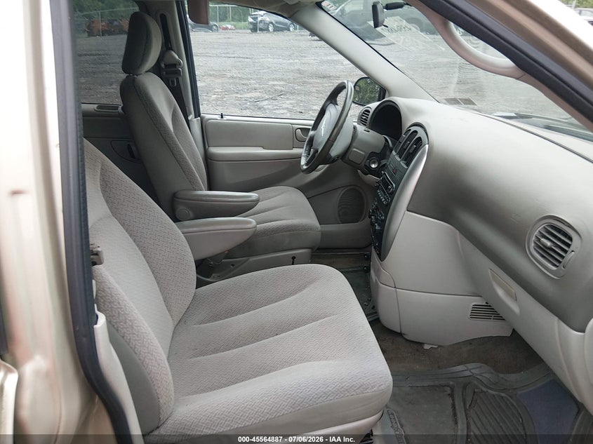 2006 CHRYSLER TOWN & COUNTRY auction photo 5