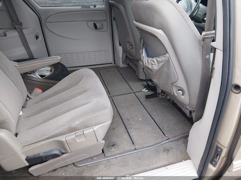 2006 CHRYSLER TOWN & COUNTRY auction photo 8
