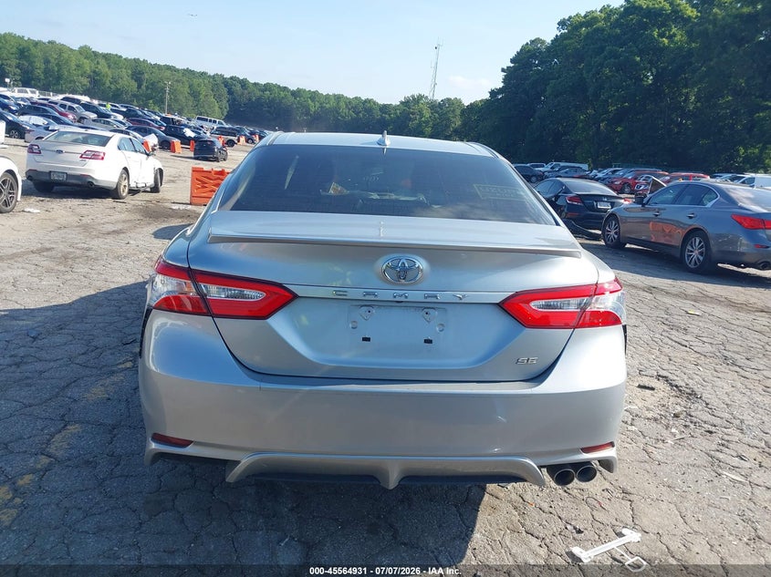 TOYOTA CAMRY - zdjęcie 16