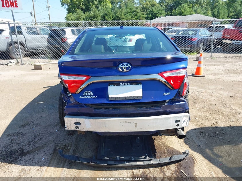TOYOTA CAMRY - zdjęcie 17
