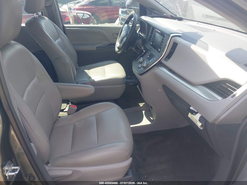 TOYOTA SIENNA - zdjęcie 5