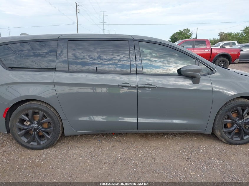 2020 Chrysler Pacifica Touring VIN: 2C4RC1FG0LR249711 Lot: 45565552