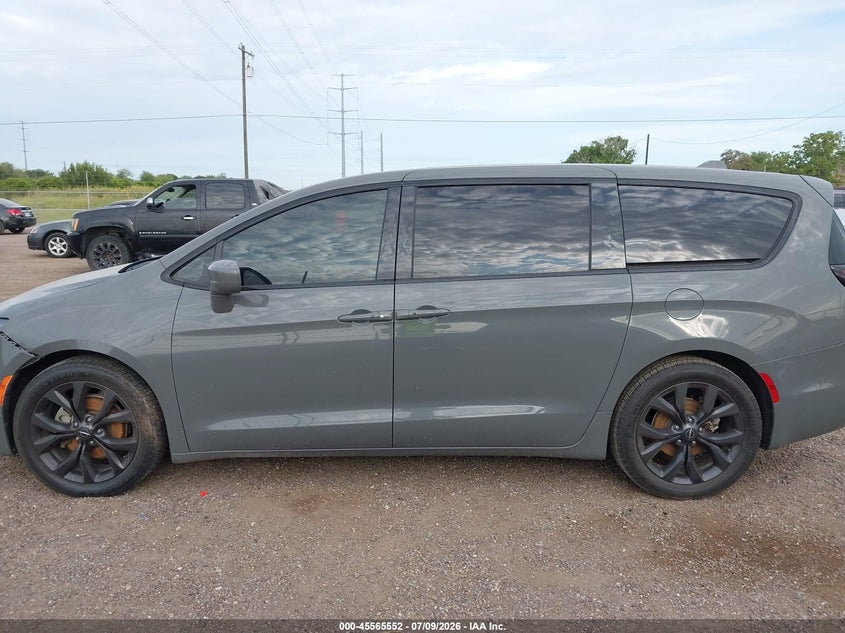 2020 Chrysler Pacifica Touring VIN: 2C4RC1FG0LR249711 Lot: 45565552