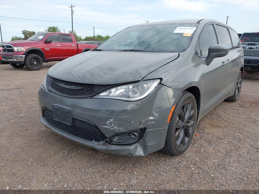 2020 Chrysler Pacifica Touring VIN: 2C4RC1FG0LR249711 Lot: 45565552