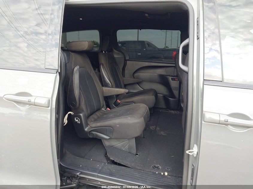 2020 Chrysler Pacifica Touring VIN: 2C4RC1FG0LR249711 Lot: 45565552