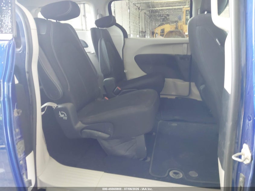 2021 CHRYSLER VOYAGER auction photo 8