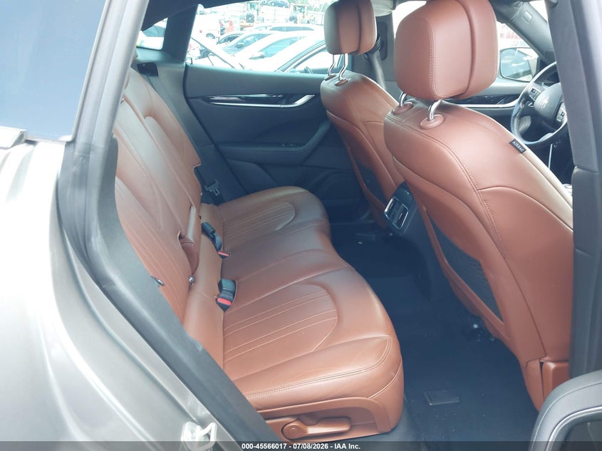 2017 MASERATI LEVANTE auction photo 8
