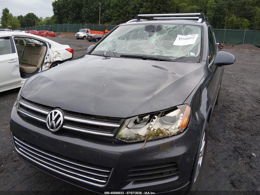 2014 Volkswagen Touareg 3.6L Sport VIN: WVGEF9BP7ED001192 Lot: 45566032