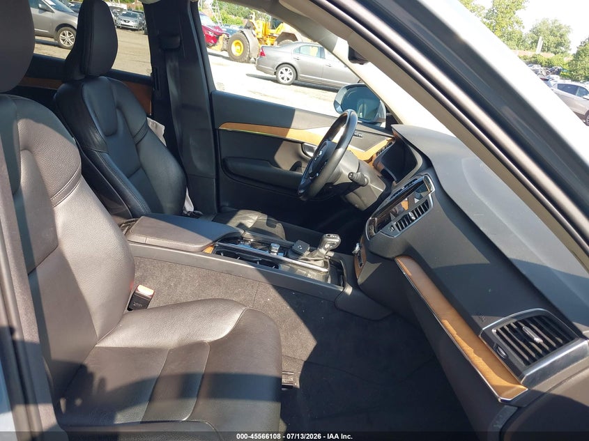 2022 Volvo Xc90 T6 Momentum 7 Passenger VIN: YV4A22PK3N1835428 Lot: 45566108