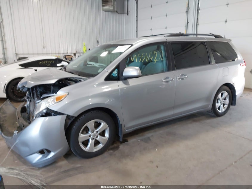 2013 Toyota Sienna, Удар спереди, IAAI, VIN 5TDKK3DC8DS331713 — фото 2