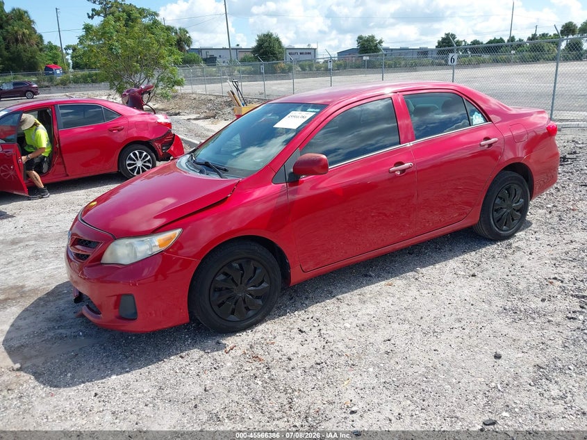 2T1BU4EE9DC121114 2013 Toyota Corolla L photo 1