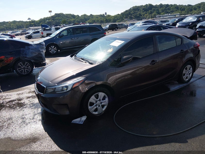 2017 Kia Forte, Удар сзади, IAAI, VIN 3KPFK4A70HE134842 — фото 2