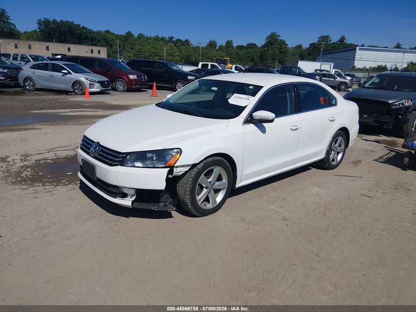 2015 Volkswagen Passat, Левый перёд, IAAI, VIN 1VWAT7A35FC081305 — фото 2