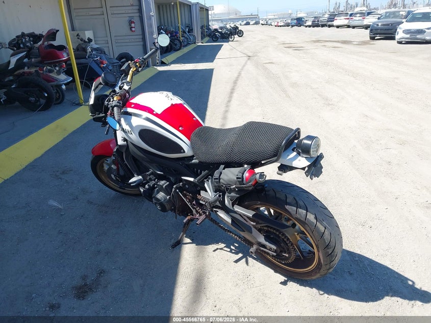 YAMAHA XSR900 2021