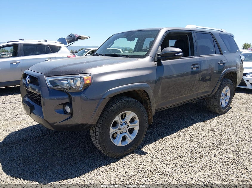 2018 Toyota 4Runner, Biohazard, IAAI, VIN JTEBU5JR3J5565916 — photo 2