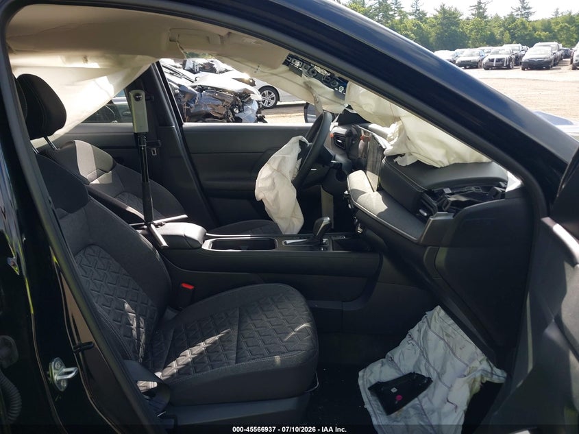 2025 NISSAN KICKS auction photo 5