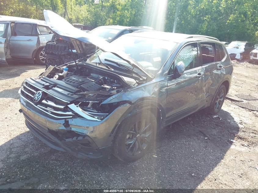 2024 VOLKSWAGEN TIGUAN auction photo 2
