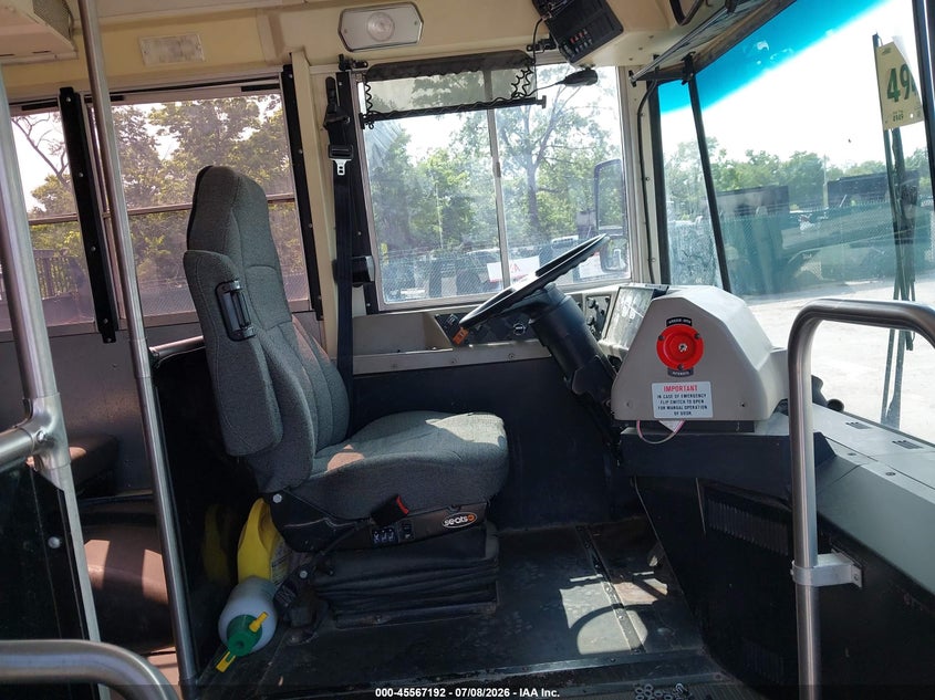 2016 IC CORPORATION 3000 auction photo 5