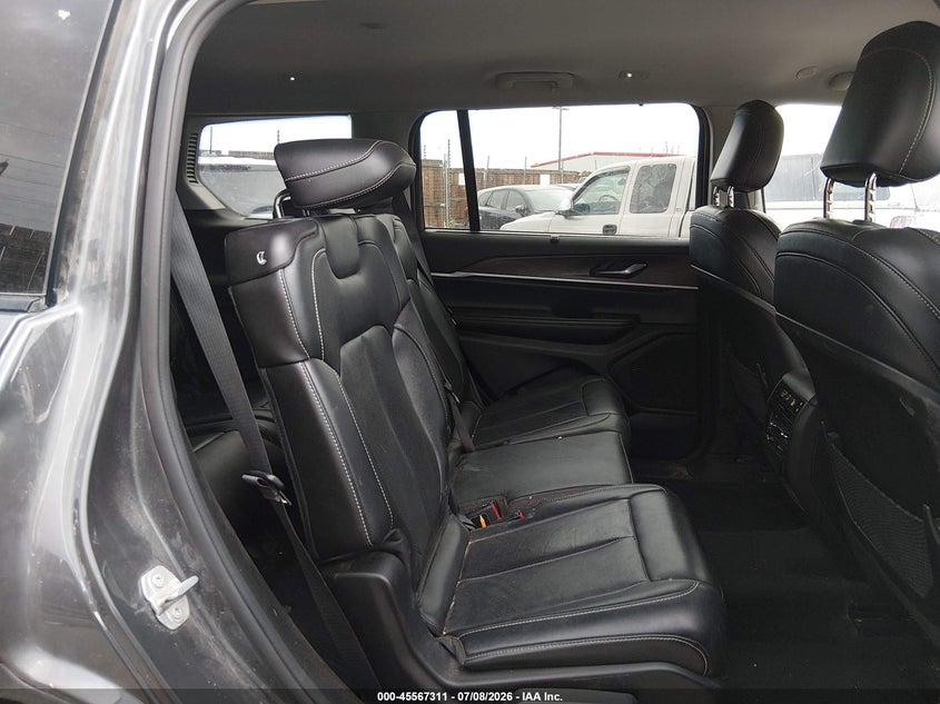 2023 JEEP GRAND CHEROKEE L auction photo 8