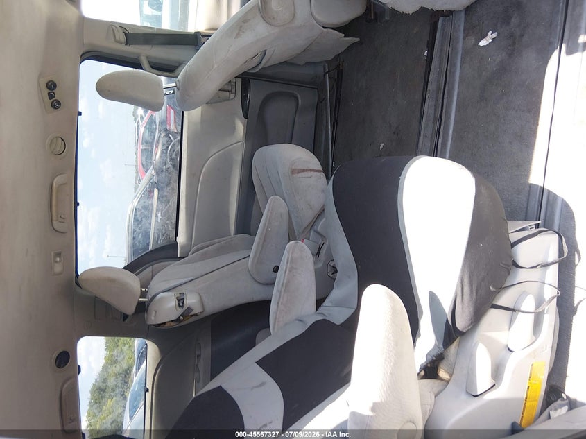 2011 TOYOTA SIENNA auction photo 8