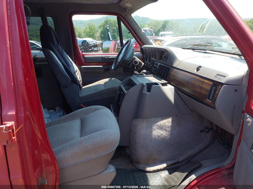 1996 DODGE RAM WAGON auction photo 5