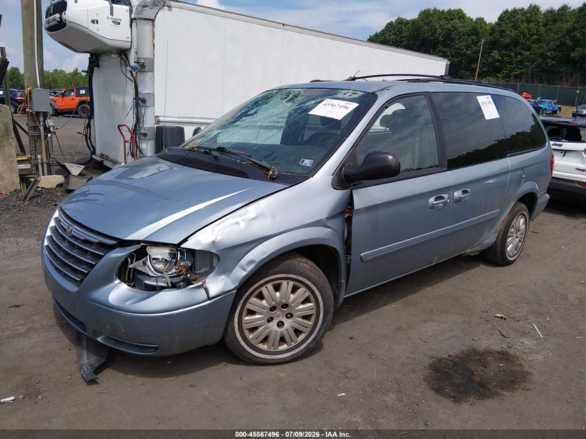 2C4GP44R65R197845 2005 Chrysler Town & Country Lx photo 1