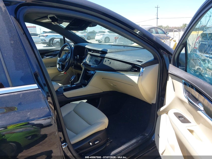 2017 CADILLAC XT5 auction photo 5