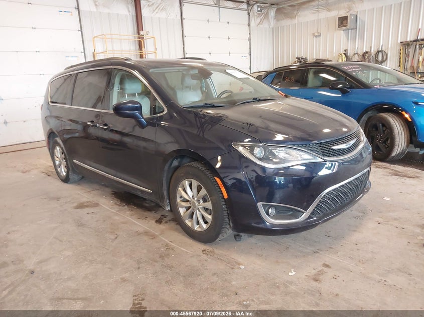 2017 CHRYSLER PACIFICA auction photo 1