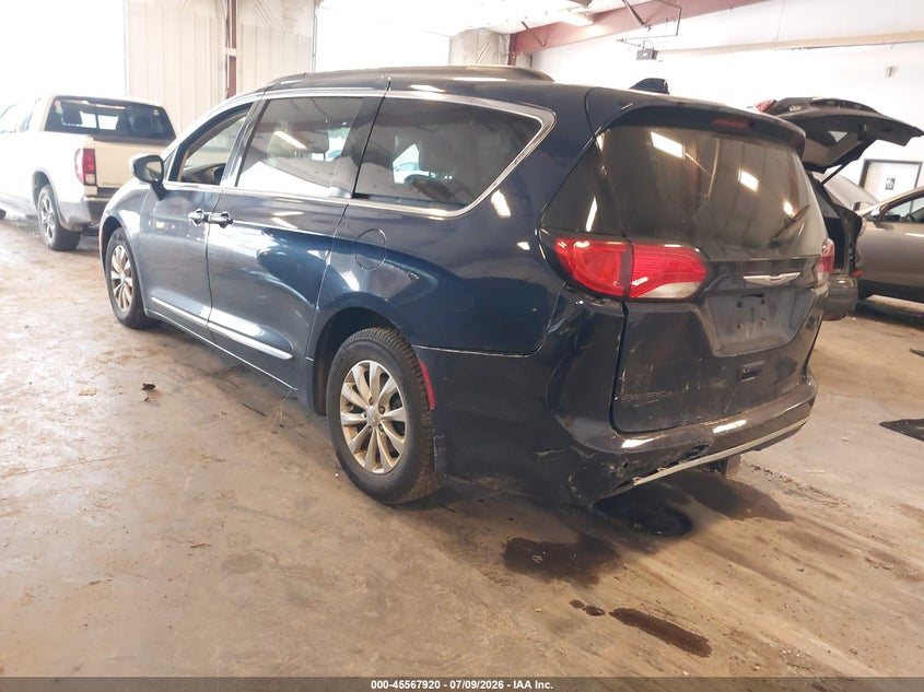2017 CHRYSLER PACIFICA auction photo 3