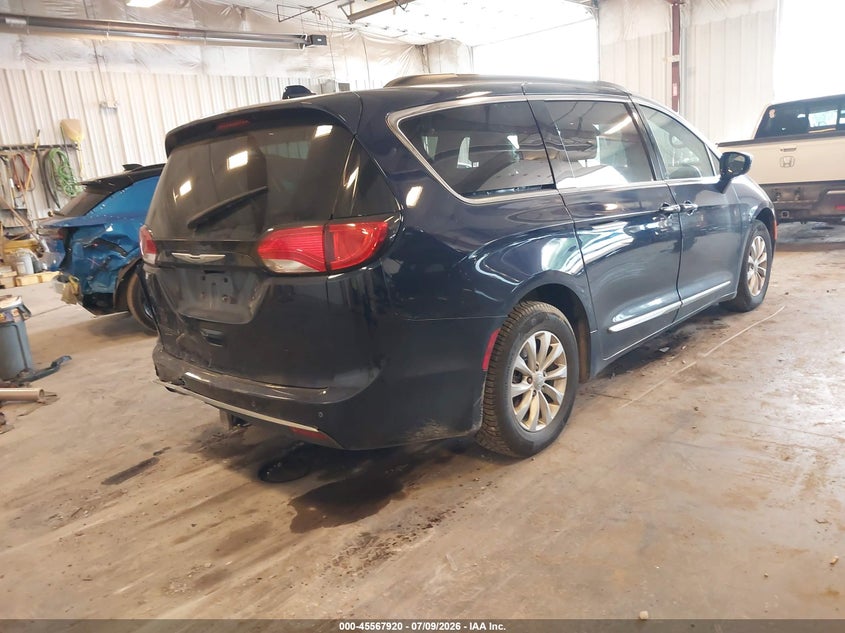 2017 CHRYSLER PACIFICA auction photo 4