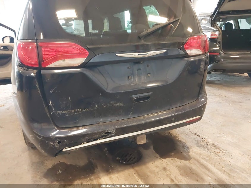 2017 CHRYSLER PACIFICA auction photo 6