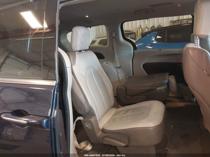 2017 CHRYSLER PACIFICA auction photo 8