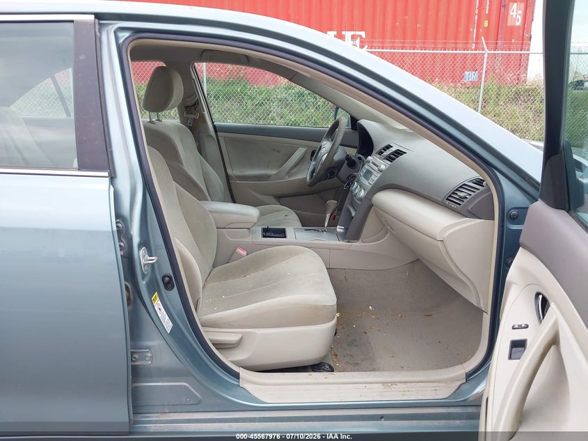 2009 TOYOTA CAMRY auction photo 5