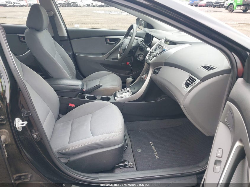 2013 HYUNDAI ELANTRA auction photo 5