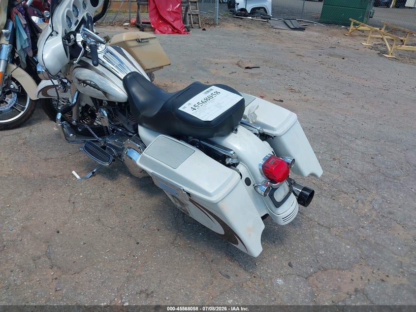 2007 HARLEY-DAVIDSON FLHX auction photo 3