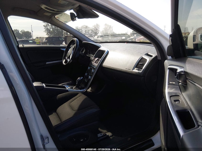 2016 VOLVO XC60 auction photo 5