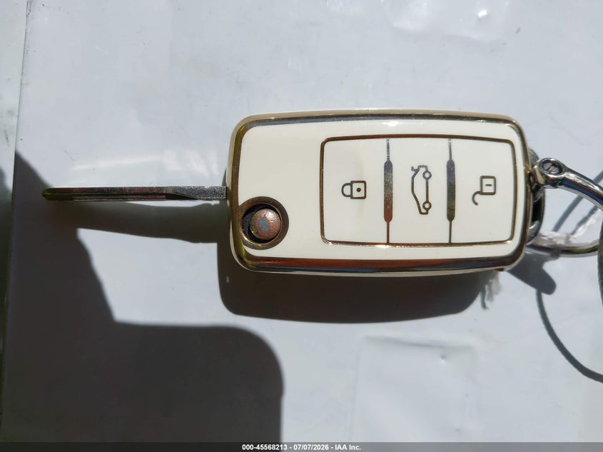 2004 Volkswagen New Beetle Gls 1.8T VIN: 3VWCD31Y64M321483 Lot: 45568213