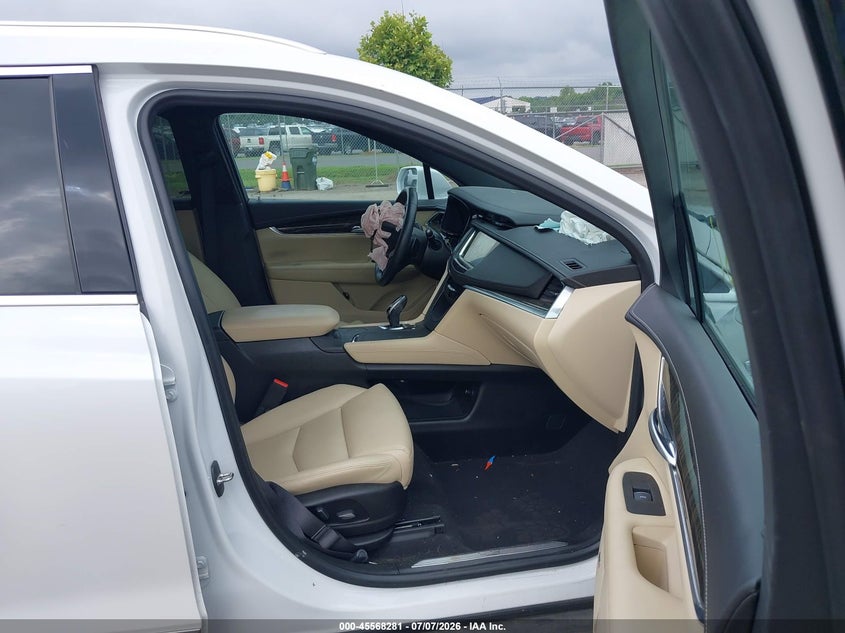 2017 CADILLAC XT5 auction photo 5