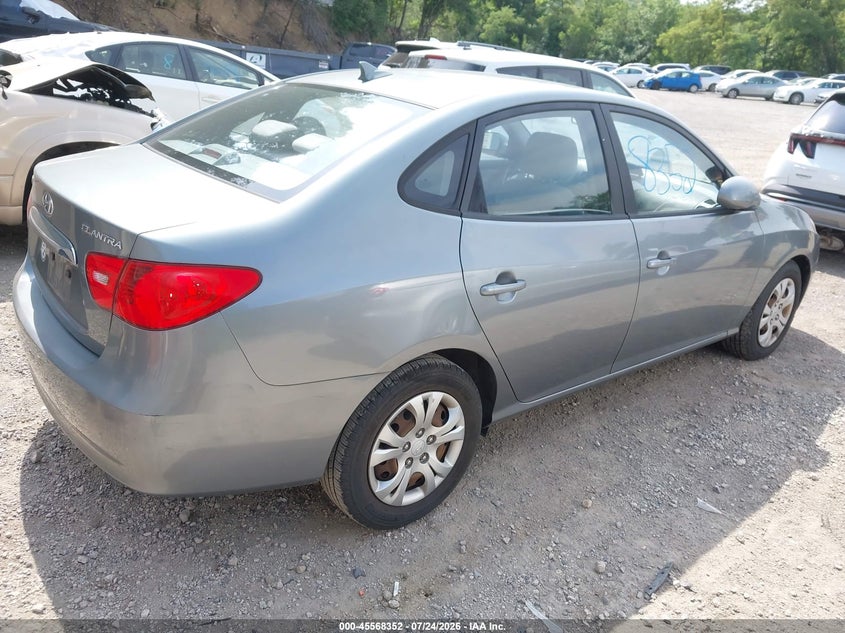 2010 HYUNDAI ELANTRA auction photo 4