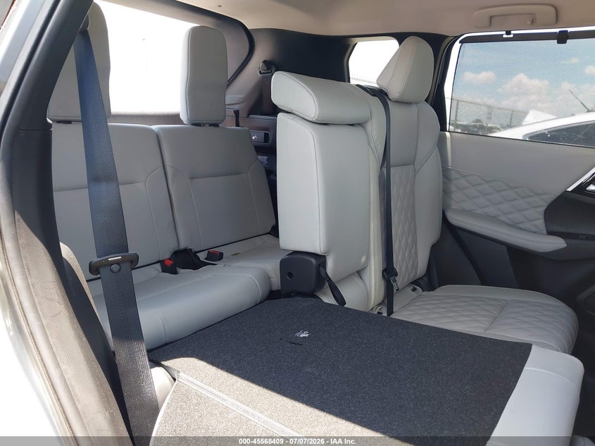 2024 MITSUBISHI OUTLANDER auction photo 8