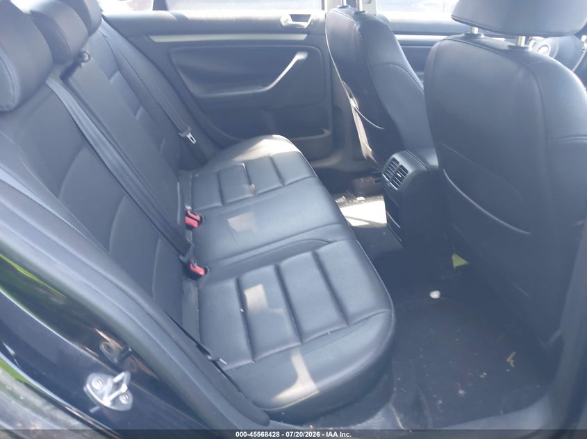 2010 VOLKSWAGEN JETTA auction photo 8