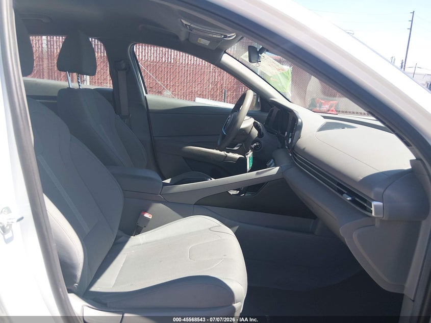 2021 HYUNDAI ELANTRA auction photo 5