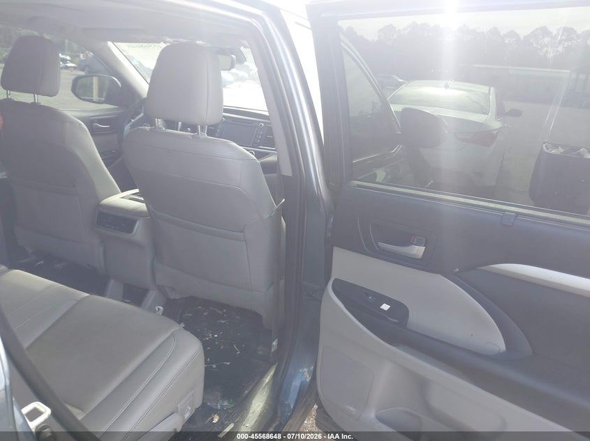 2019 TOYOTA HIGHLANDER auction photo 8