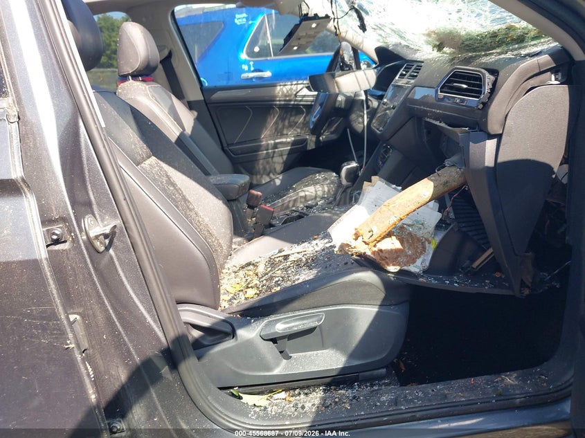 2022 VOLKSWAGEN TIGUAN auction photo 5
