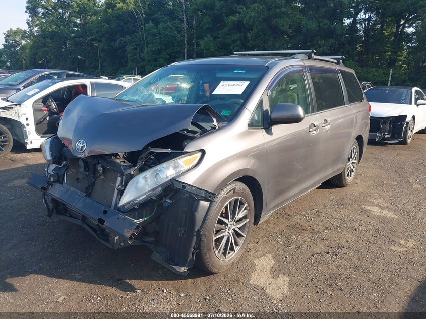 2013 Toyota Sienna, Front End, IAAI, VIN 5TDKK3DC9DS386705 — photo 2
