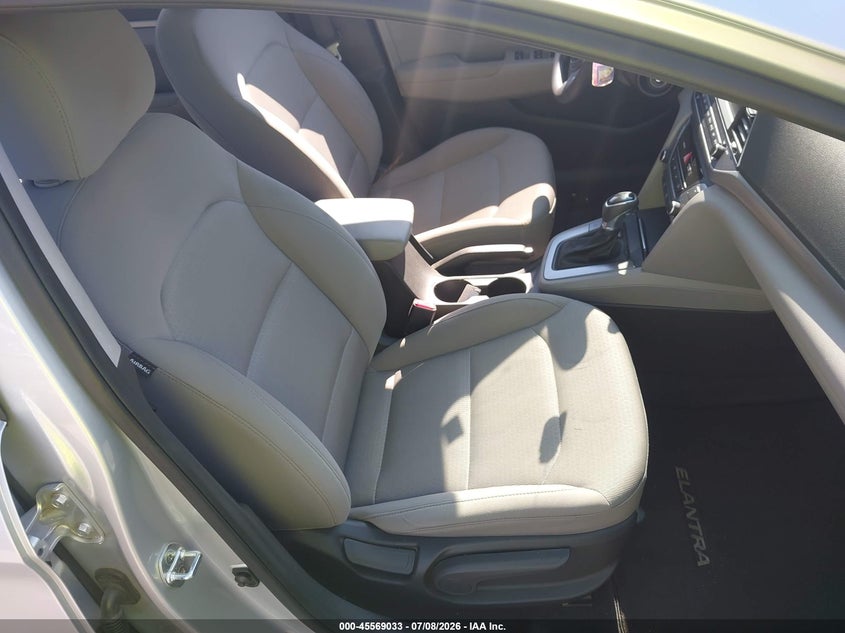2018 HYUNDAI ELANTRA auction photo 5