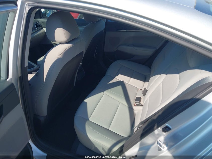 2018 HYUNDAI ELANTRA auction photo 8