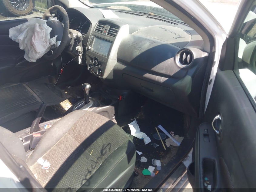 2019 NISSAN VERSA auction photo 5