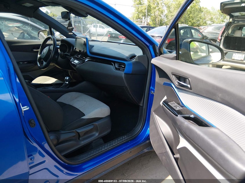 2019 TOYOTA C-HR auction photo 5